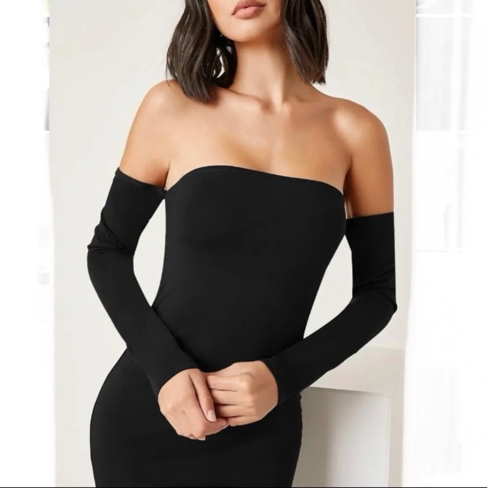 SOLD Long Sleeve Cold shoulder Maxi Dress Black - Picture 4 of 5